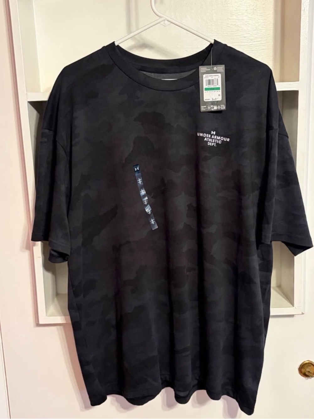 Under Armour Men's Large Oversized black Camo T-Shirt new with $50 tag